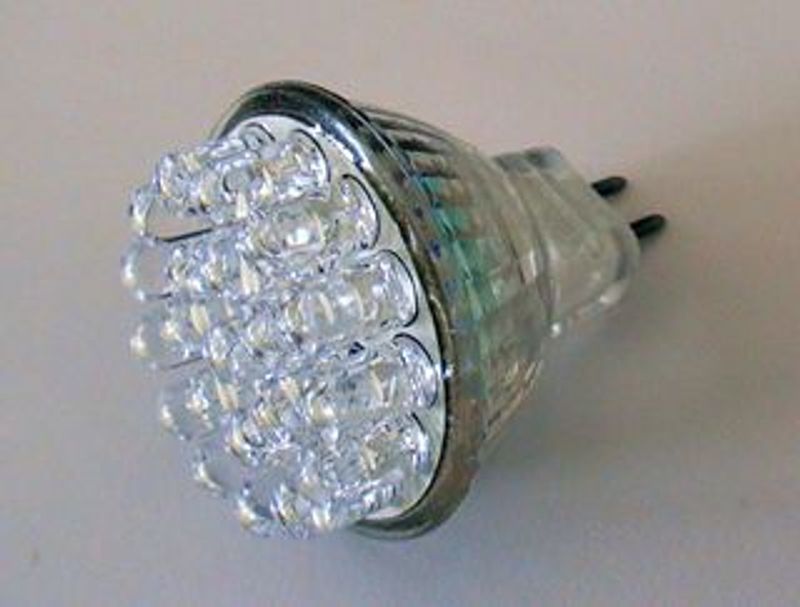 MR11 Varmhvit 21xLED pære, AC/DC12V